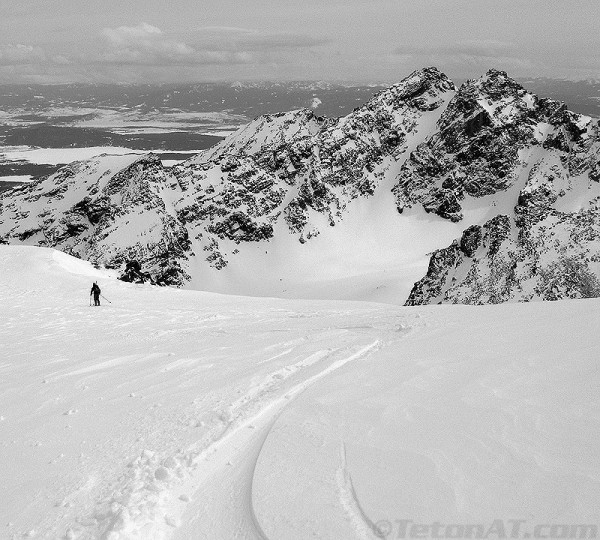 reed skis in front of eagles rest peak